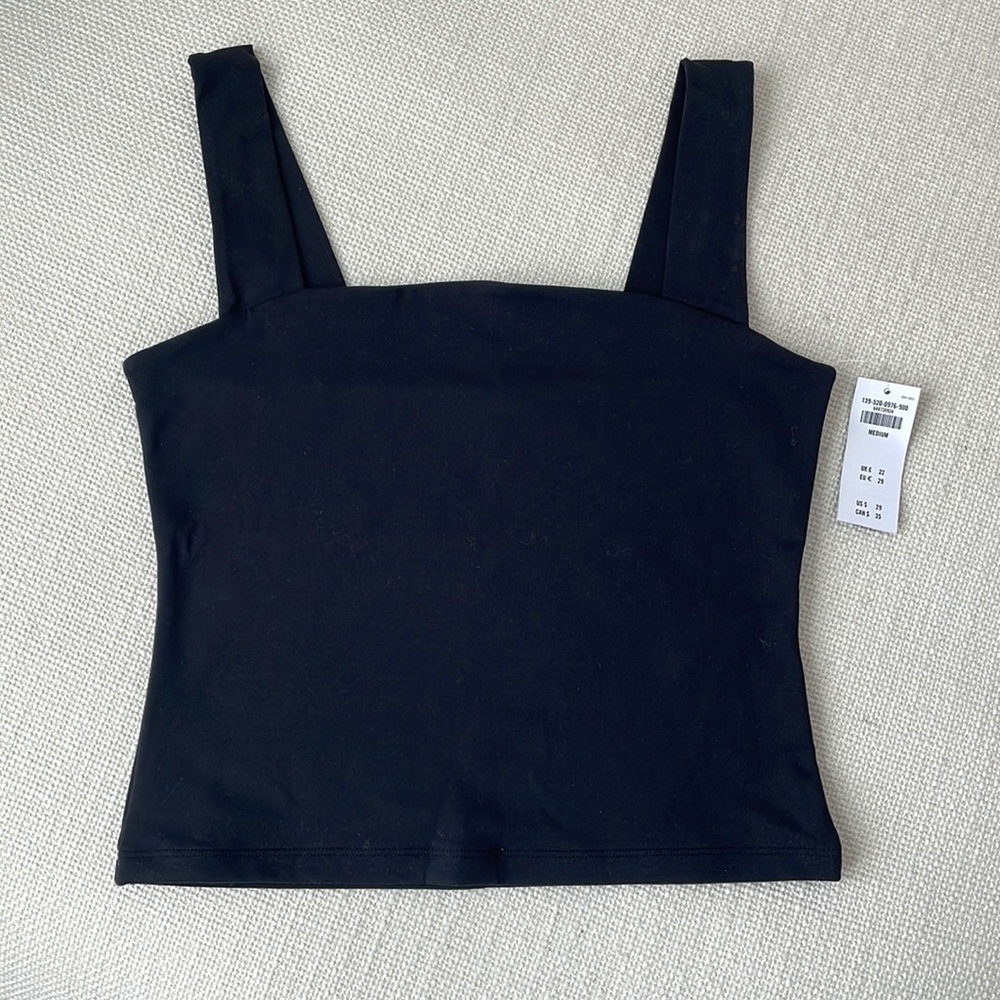 Slightly cropped tank top